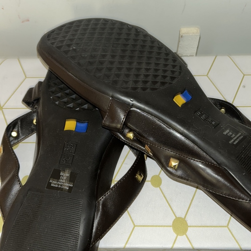 Brown thong sandals - Picture 3 of 4